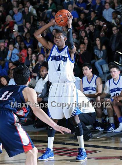 Thumbnail 3 in El Camino Real vs. Garfield (CIF LACS D2 Final) photogallery.