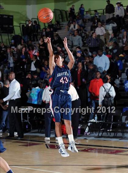 Thumbnail 1 in El Camino Real vs. Garfield (CIF LACS D2 Final) photogallery.
