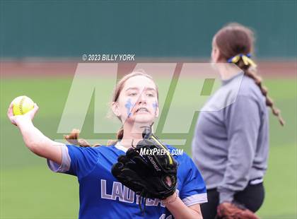 Thumbnail 1 in Grand Saline vs Sulphur Springs photogallery.