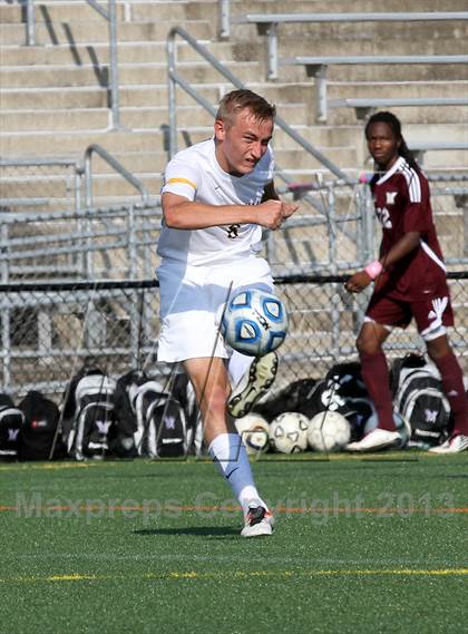 Thumbnail 2 in Mount Vernon vs. Midlothian (VHSL Semifinal) photogallery.