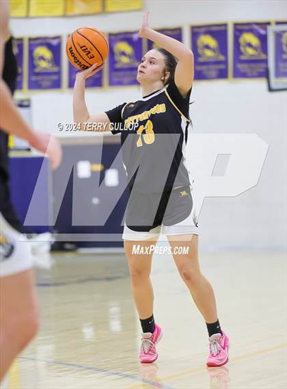 Thumbnail 2 in Cottonwood vs. East (South Mountain Holiday Classic) photogallery.