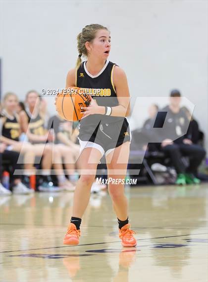 Thumbnail 3 in Cottonwood vs. East (South Mountain Holiday Classic) photogallery.