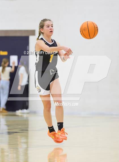 Thumbnail 3 in Cottonwood vs. East (South Mountain Holiday Classic) photogallery.