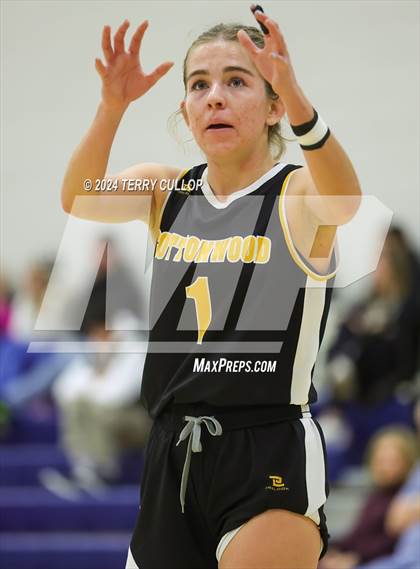 Thumbnail 2 in Cottonwood vs. East (South Mountain Holiday Classic) photogallery.