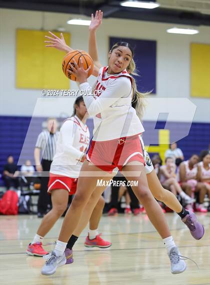Thumbnail 3 in Cottonwood vs. East (South Mountain Holiday Classic) photogallery.