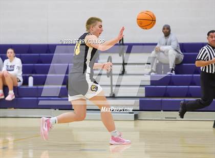 Thumbnail 3 in Cottonwood vs. East (South Mountain Holiday Classic) photogallery.