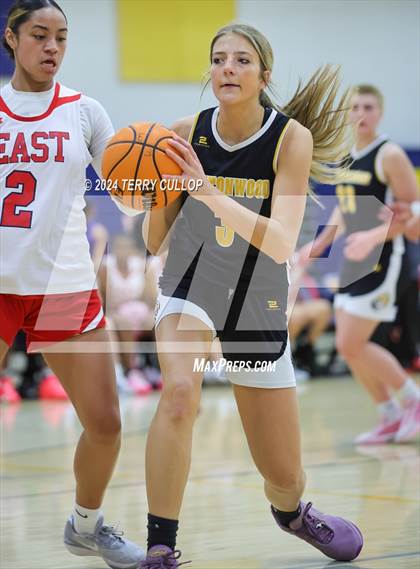Thumbnail 3 in Cottonwood vs. East (South Mountain Holiday Classic) photogallery.