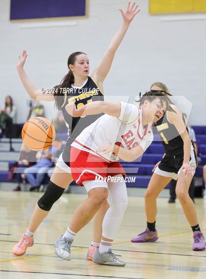 Thumbnail 3 in Cottonwood vs. East (South Mountain Holiday Classic) photogallery.