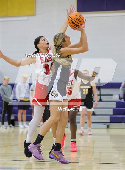 Thumbnail 2 in Cottonwood vs. East (South Mountain Holiday Classic) photogallery.
