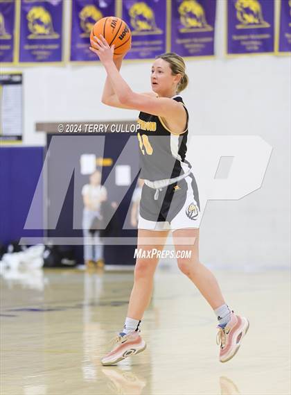 Thumbnail 1 in Cottonwood vs. East (South Mountain Holiday Classic) photogallery.