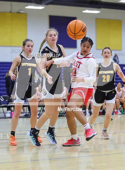 Thumbnail 3 in Cottonwood vs. East (South Mountain Holiday Classic) photogallery.