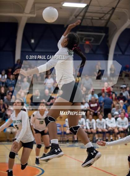 Thumbnail 1 in Tuba City vs. Tanque Verde (AIA 3A Quarterfinal) photogallery.