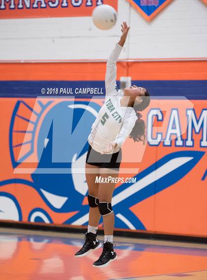 Thumbnail 2 in Tuba City vs. Tanque Verde (AIA 3A Quarterfinal) photogallery.