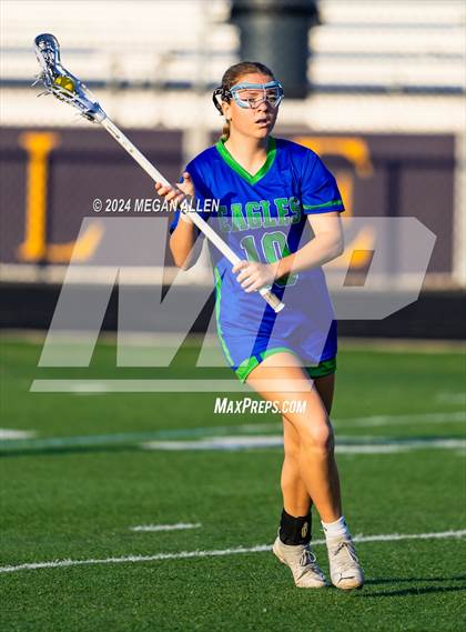Thumbnail 2 in Bellbrook vs. Chaminade Julienne Catholic (OHSAA Division II Region 7 Round 1) photogallery.