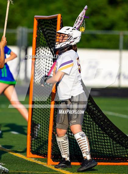 Thumbnail 1 in Bellbrook vs. Chaminade Julienne Catholic (OHSAA Division II Region 7 Round 1) photogallery.