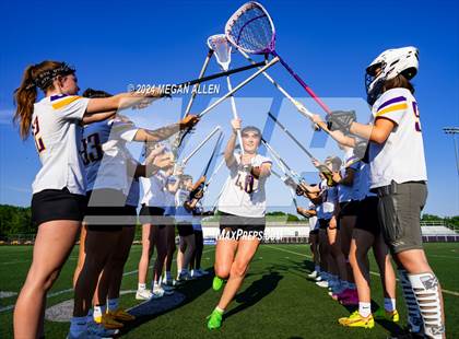 Thumbnail 2 in Bellbrook vs. Chaminade Julienne Catholic (OHSAA Division II Region 7 Round 1) photogallery.