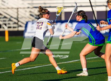 Thumbnail 3 in Bellbrook vs. Chaminade Julienne Catholic (OHSAA Division II Region 7 Round 1) photogallery.