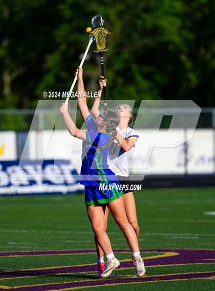 Thumbnail 2 in Bellbrook vs. Chaminade Julienne Catholic (OHSAA Division II Region 7 Round 1) photogallery.