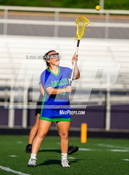Thumbnail 2 in Bellbrook vs. Chaminade Julienne Catholic (OHSAA Division II Region 7 Round 1) photogallery.