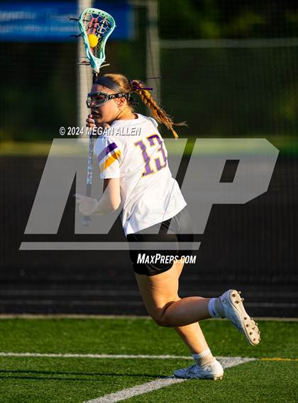 Thumbnail 2 in Bellbrook vs. Chaminade Julienne Catholic (OHSAA Division II Region 7 Round 1) photogallery.
