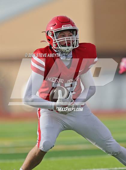 Thumbnail 3 in FR: Legend @ Regis Jesuit photogallery.