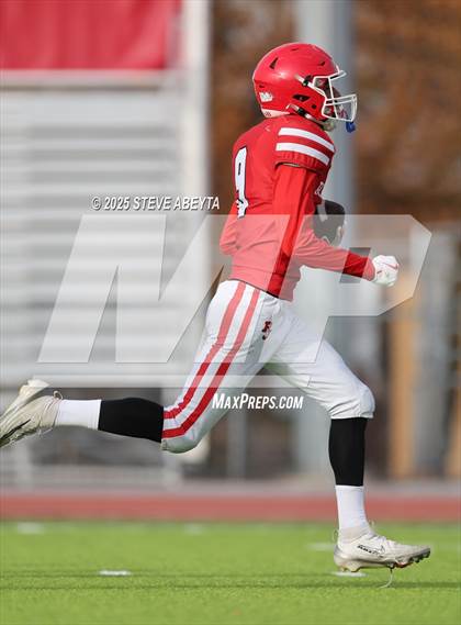 Thumbnail 1 in FR: Legend @ Regis Jesuit photogallery.