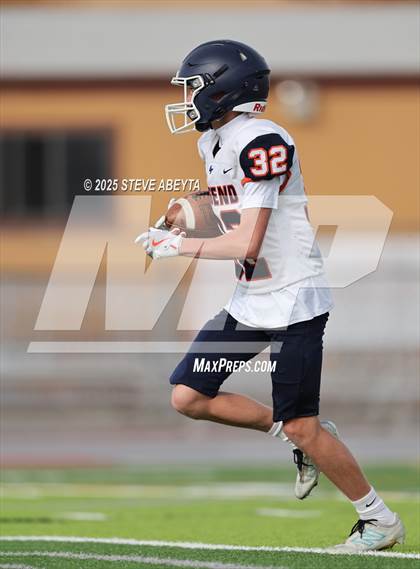 Thumbnail 3 in FR: Legend @ Regis Jesuit photogallery.