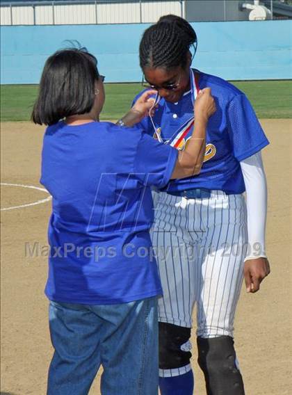 Thumbnail 2 in Elizabeth Learning Center vs. LACES (CIF LA City Section Small School Final) photogallery.