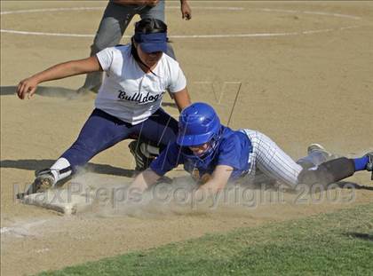 Thumbnail 2 in Elizabeth Learning Center vs. LACES (CIF LA City Section Small School Final) photogallery.