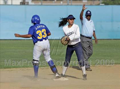 Thumbnail 3 in Elizabeth Learning Center vs. LACES (CIF LA City Section Small School Final) photogallery.
