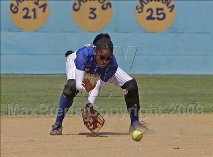 Thumbnail 3 in Elizabeth Learning Center vs. LACES (CIF LA City Section Small School Final) photogallery.