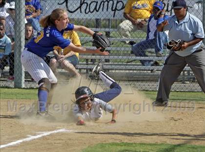 Thumbnail 1 in Elizabeth Learning Center vs. LACES (CIF LA City Section Small School Final) photogallery.
