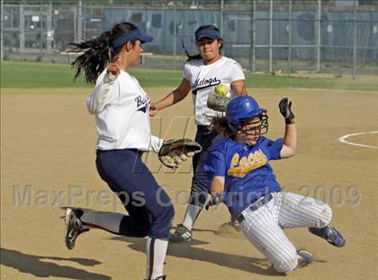 Thumbnail 2 in Elizabeth Learning Center vs. LACES (CIF LA City Section Small School Final) photogallery.