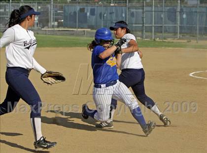 Thumbnail 1 in Elizabeth Learning Center vs. LACES (CIF LA City Section Small School Final) photogallery.