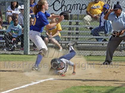 Thumbnail 3 in Elizabeth Learning Center vs. LACES (CIF LA City Section Small School Final) photogallery.