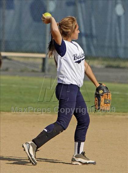 Thumbnail 1 in Elizabeth Learning Center vs. LACES (CIF LA City Section Small School Final) photogallery.