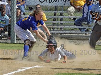 Thumbnail 2 in Elizabeth Learning Center vs. LACES (CIF LA City Section Small School Final) photogallery.