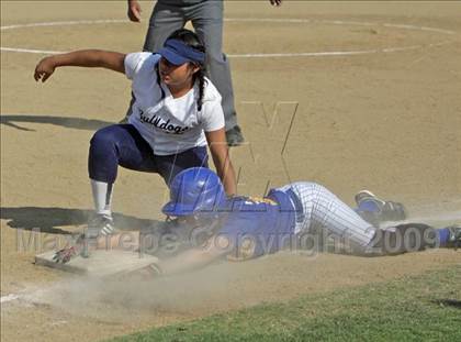 Thumbnail 2 in Elizabeth Learning Center vs. LACES (CIF LA City Section Small School Final) photogallery.