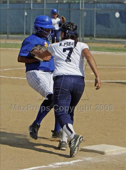 Thumbnail 3 in Elizabeth Learning Center vs. LACES (CIF LA City Section Small School Final) photogallery.