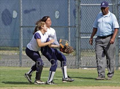 Thumbnail 3 in Elizabeth Learning Center vs. LACES (CIF LA City Section Small School Final) photogallery.