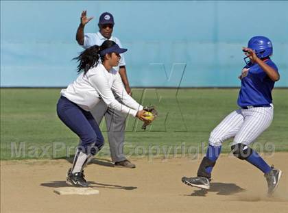 Thumbnail 3 in Elizabeth Learning Center vs. LACES (CIF LA City Section Small School Final) photogallery.