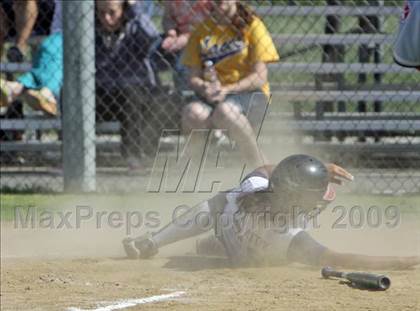 Thumbnail 1 in Elizabeth Learning Center vs. LACES (CIF LA City Section Small School Final) photogallery.