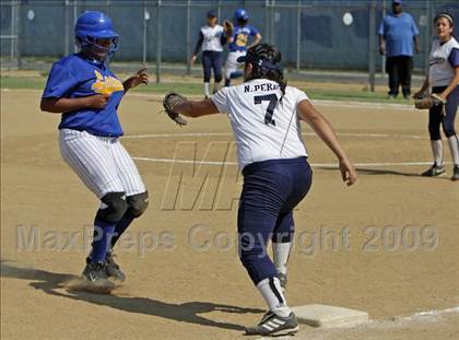 Thumbnail 2 in Elizabeth Learning Center vs. LACES (CIF LA City Section Small School Final) photogallery.