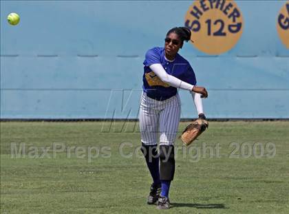 Thumbnail 2 in Elizabeth Learning Center vs. LACES (CIF LA City Section Small School Final) photogallery.