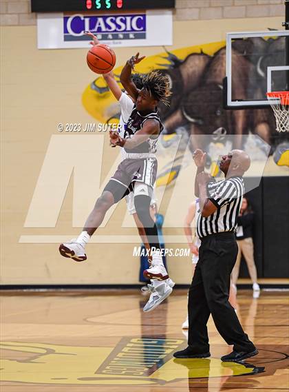 Thumbnail 2 in Thrall vs Flatonia (UIL 2A Reg IV Bi-District) photogallery.