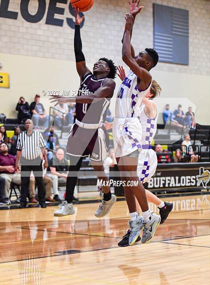 Thumbnail 2 in Thrall vs Flatonia (UIL 2A Reg IV Bi-District) photogallery.
