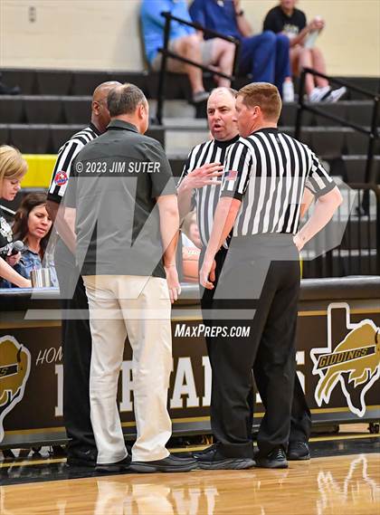 Thumbnail 3 in Thrall vs Flatonia (UIL 2A Reg IV Bi-District) photogallery.