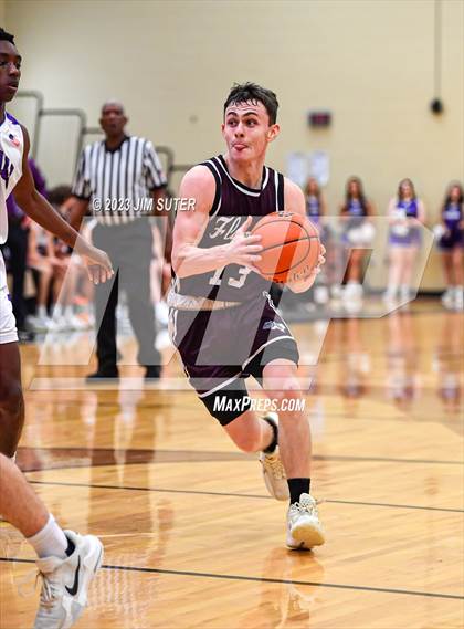 Thumbnail 2 in Thrall vs Flatonia (UIL 2A Reg IV Bi-District) photogallery.