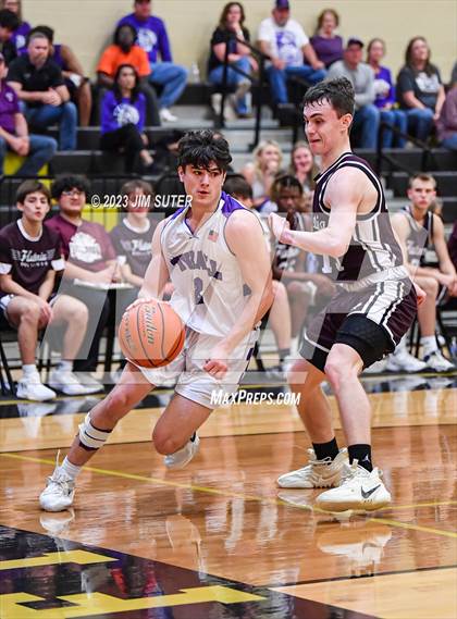 Thumbnail 1 in Thrall vs Flatonia (UIL 2A Reg IV Bi-District) photogallery.