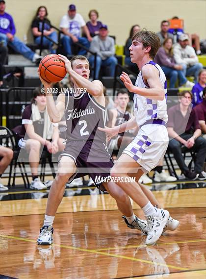 Thumbnail 2 in Thrall vs Flatonia (UIL 2A Reg IV Bi-District) photogallery.